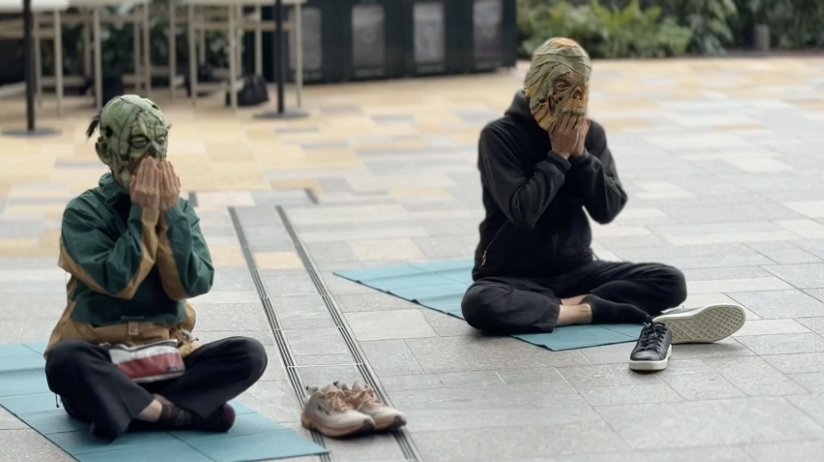 ゾンビフルネス瞑想の様子